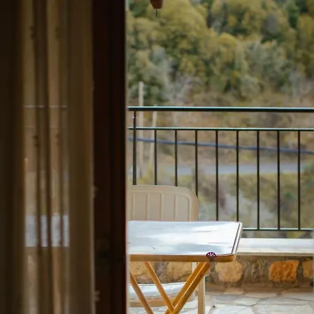 Appartamento πετρόχτιστη μονοκατοικία στην καρδιά του πάρνωνα