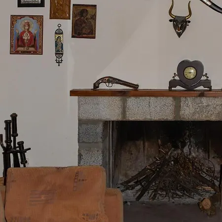 Appartamento πετρόχτιστη μονοκατοικία στην καρδιά του πάρνωνα *