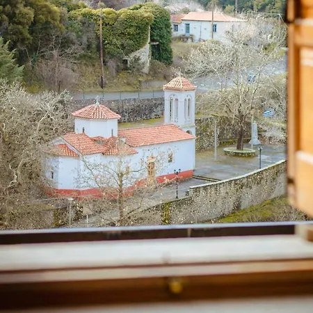 Appartamento πετρόχτιστη μονοκατοικία στην καρδιά του πάρνωνα *